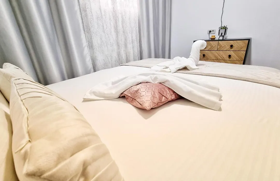 Kyd House Studiouri si apartamente la 100 de m de plaja Debarcader-1